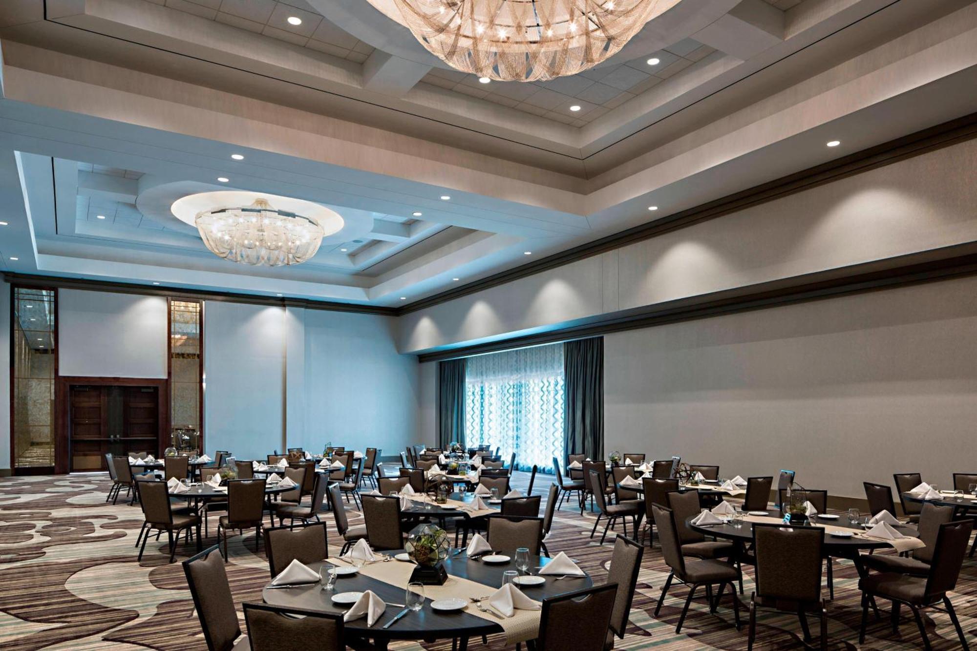 Omaha Marriott Downtown At The Capitol District Hotel Exterior photo