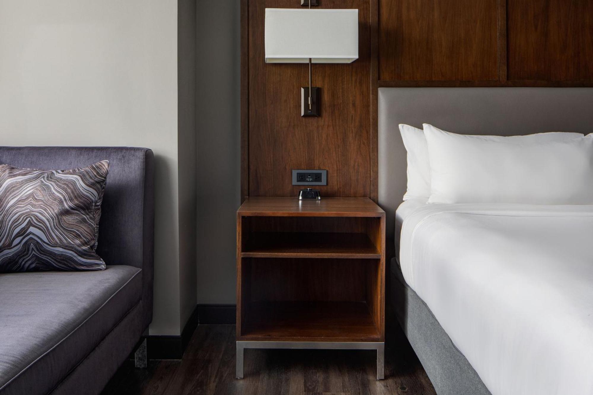Omaha Marriott Downtown At The Capitol District Hotel Exterior photo