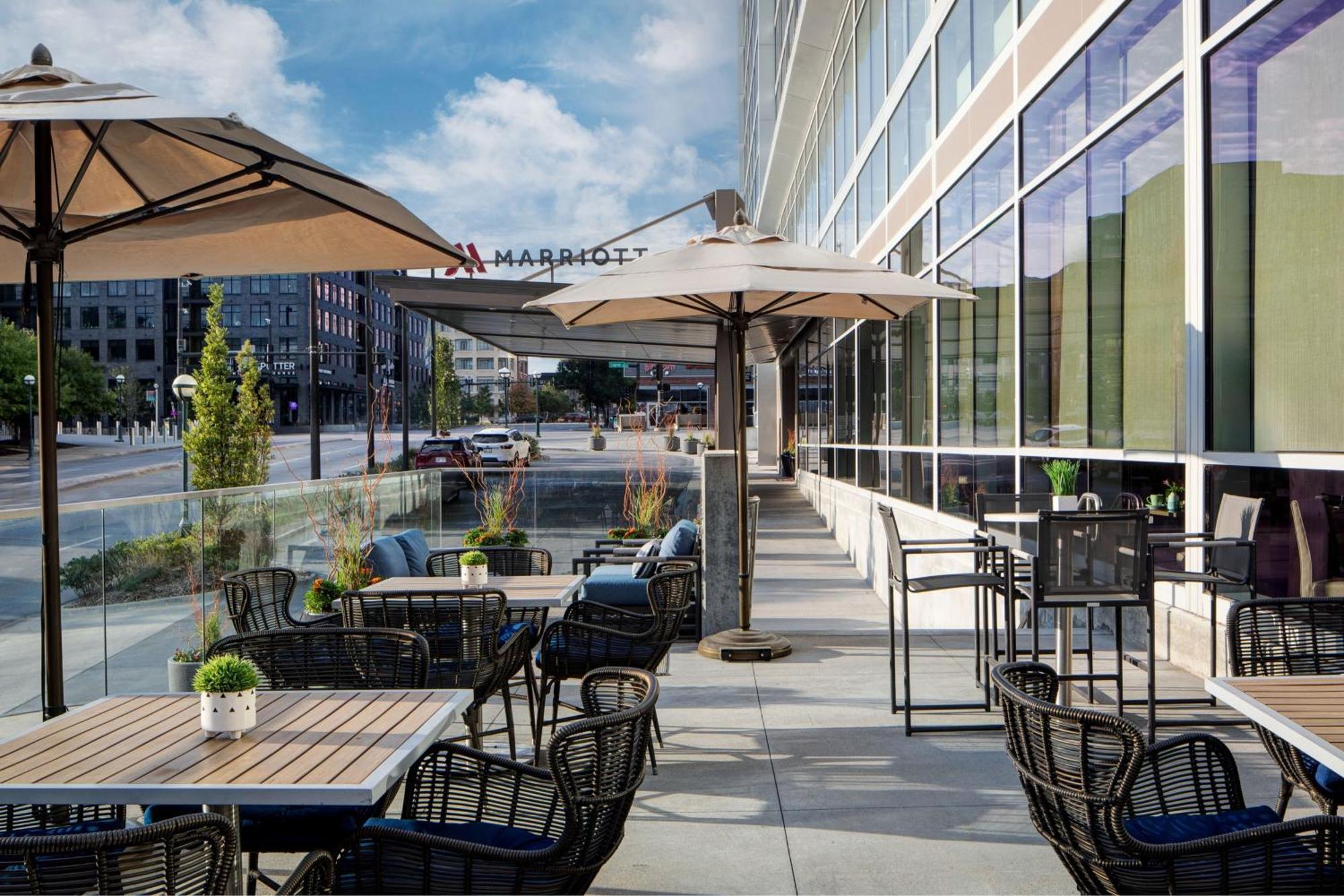 Omaha Marriott Downtown At The Capitol District Hotel Exterior photo