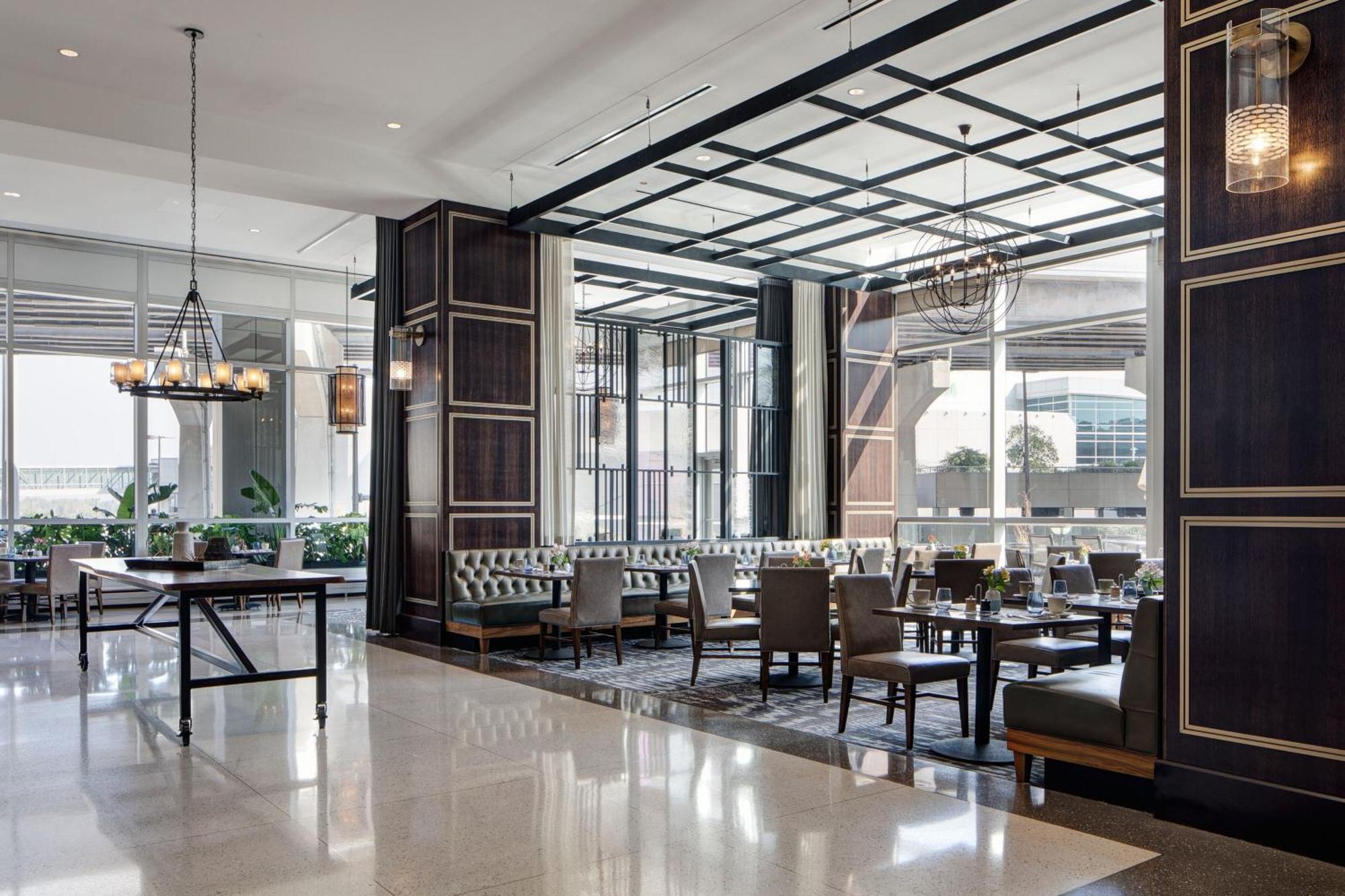 Omaha Marriott Downtown At The Capitol District Hotel Exterior photo