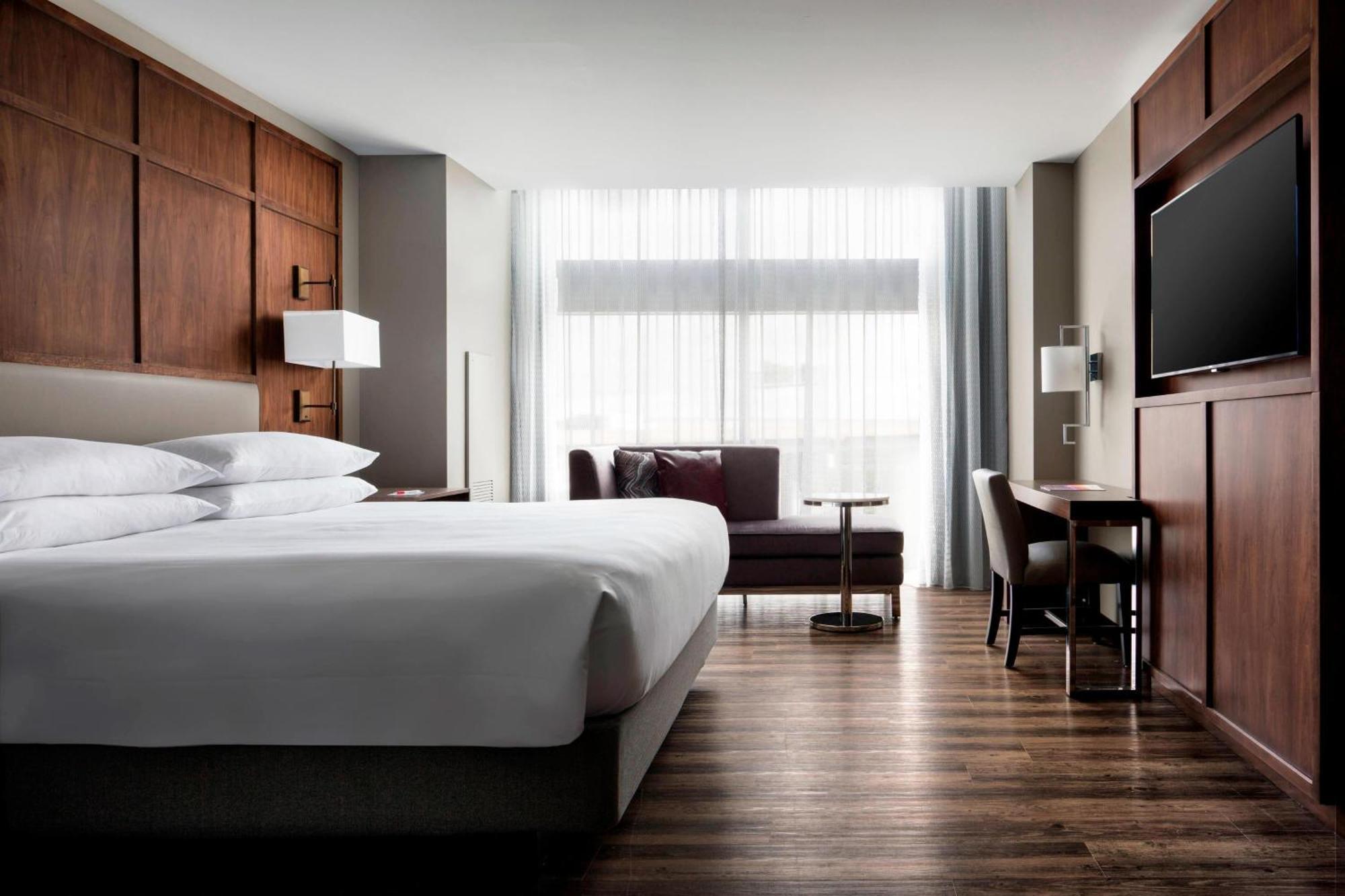 Omaha Marriott Downtown At The Capitol District Hotel Exterior photo