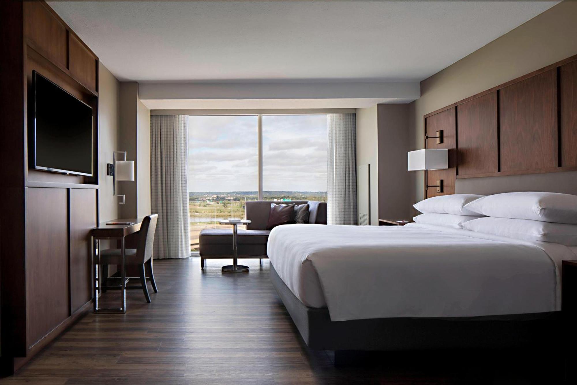 Omaha Marriott Downtown At The Capitol District Hotel Exterior photo