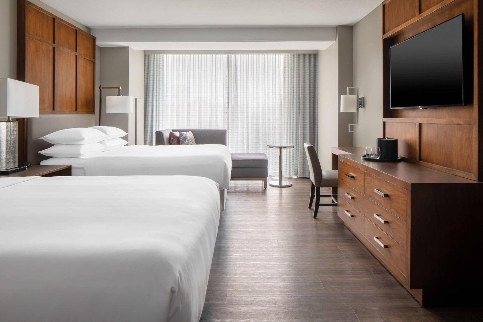 Omaha Marriott Downtown At The Capitol District Hotel Exterior photo